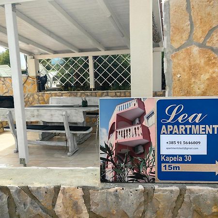 Apartments Lea With Pool مالينسكا المظهر الخارجي الصورة