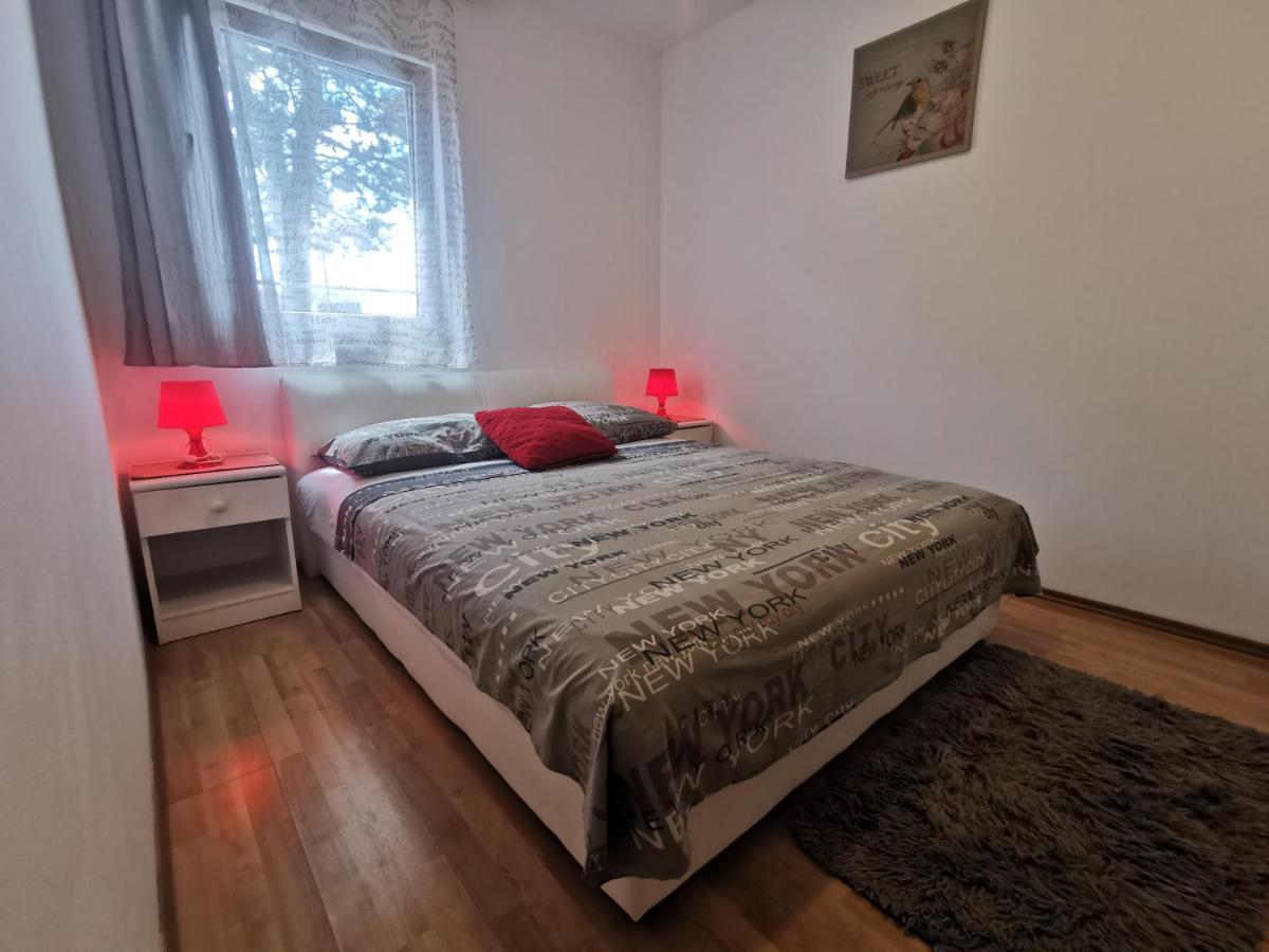 Apartments Lea With Pool مالينسكا المظهر الخارجي الصورة