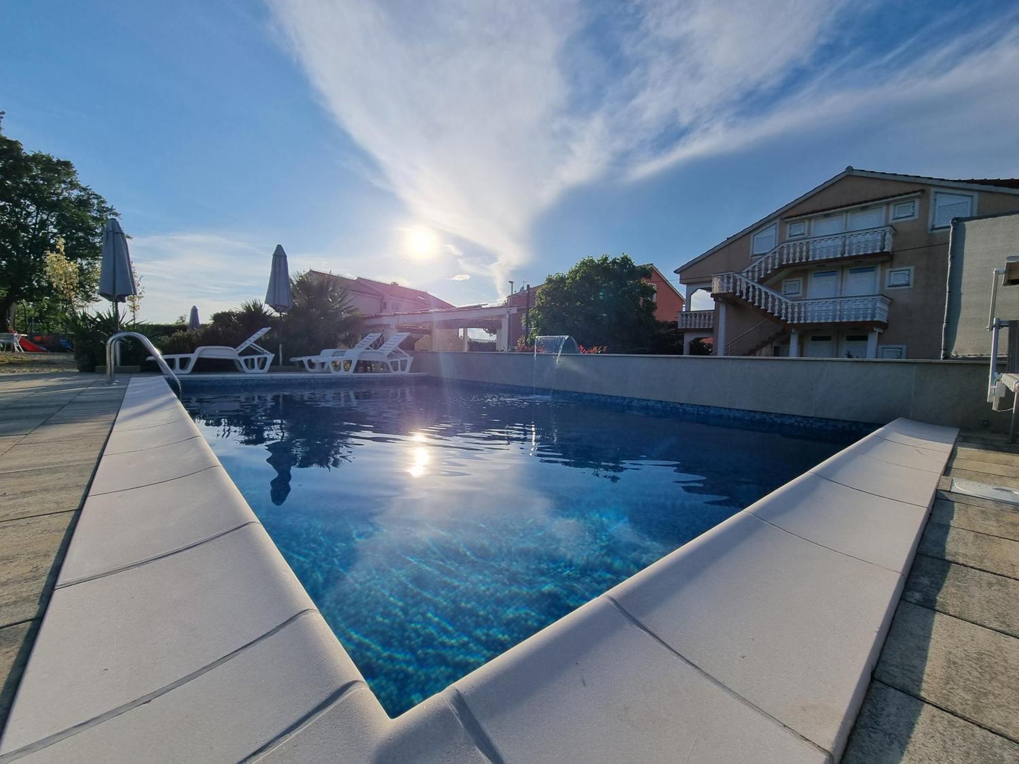 Apartments Lea With Pool مالينسكا المظهر الخارجي الصورة