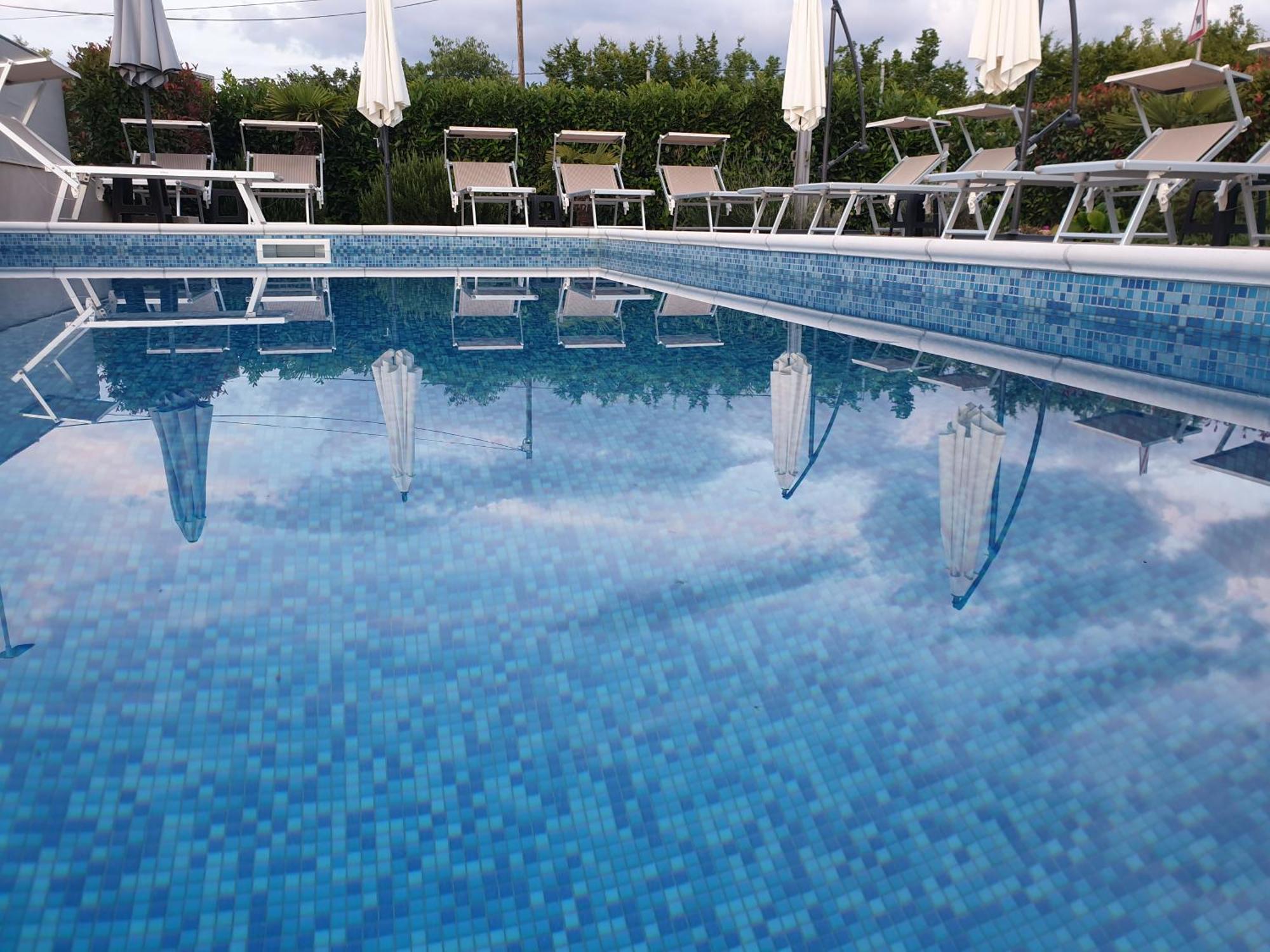 Apartments Lea With Pool مالينسكا المظهر الخارجي الصورة
