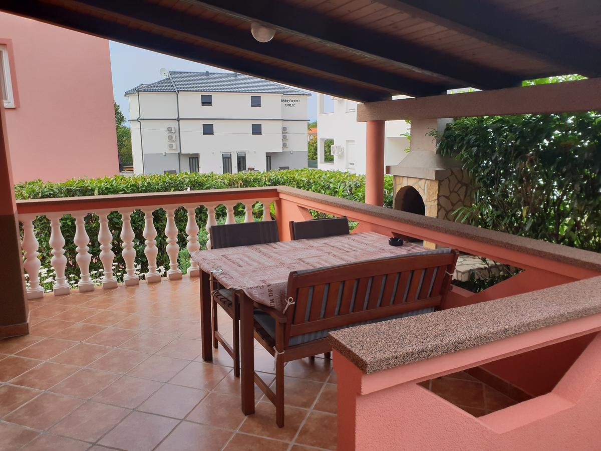 Apartments Lea With Pool مالينسكا المظهر الخارجي الصورة