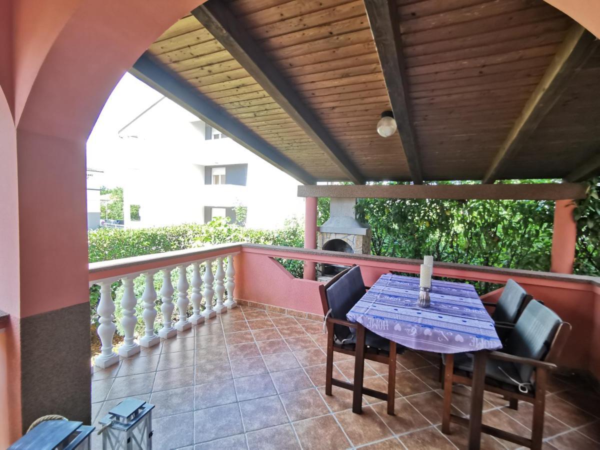 Apartments Lea With Pool مالينسكا المظهر الخارجي الصورة