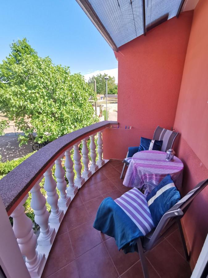 Apartments Lea With Pool مالينسكا المظهر الخارجي الصورة