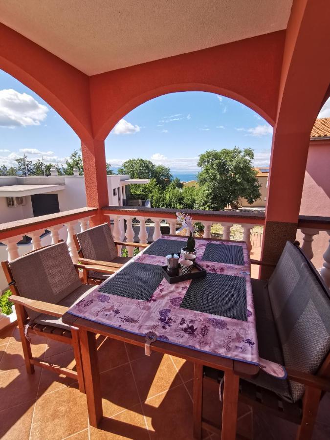 Apartments Lea With Pool مالينسكا المظهر الخارجي الصورة